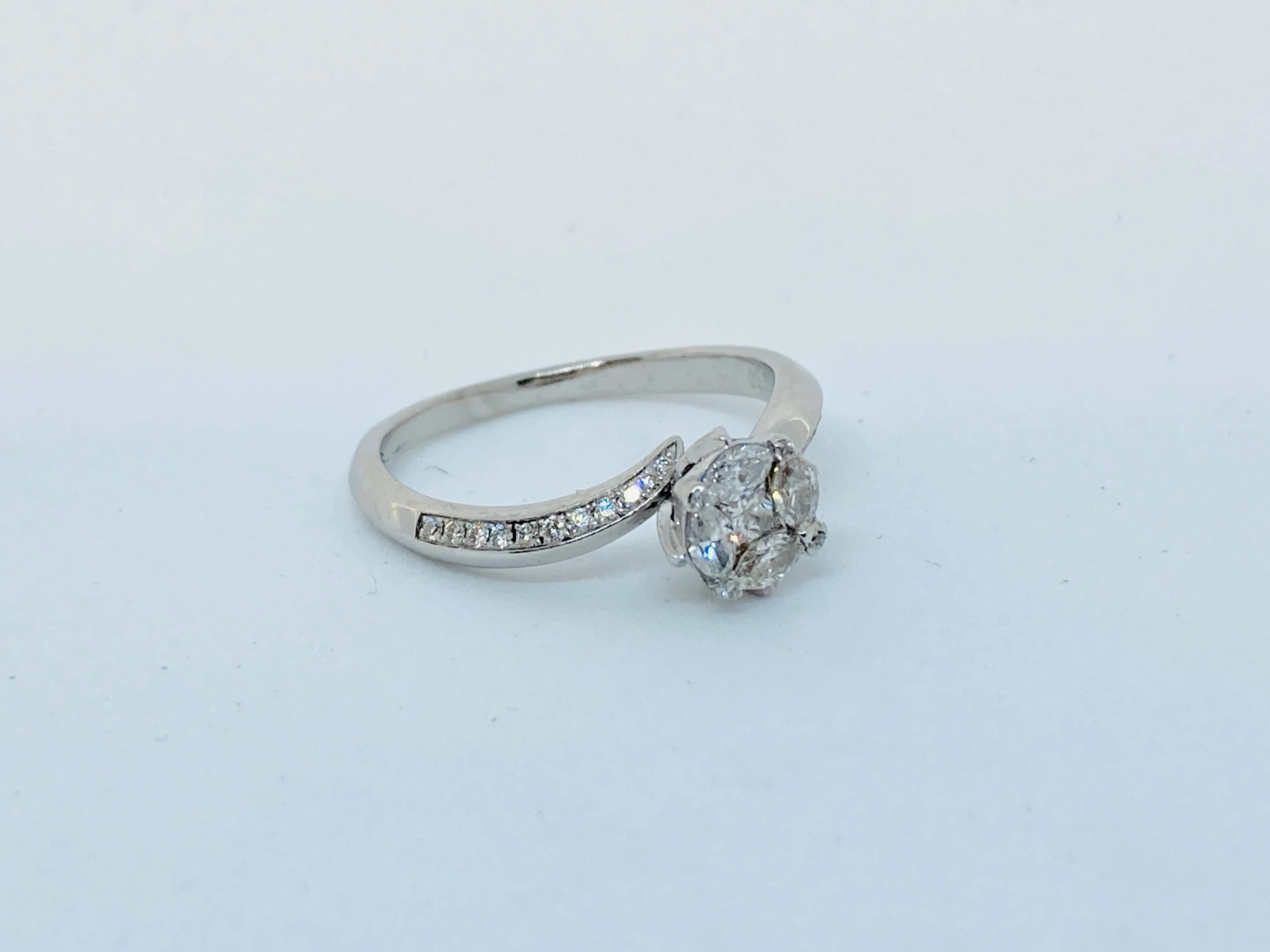 18ct Diamond Ring 0.56cts - Size M