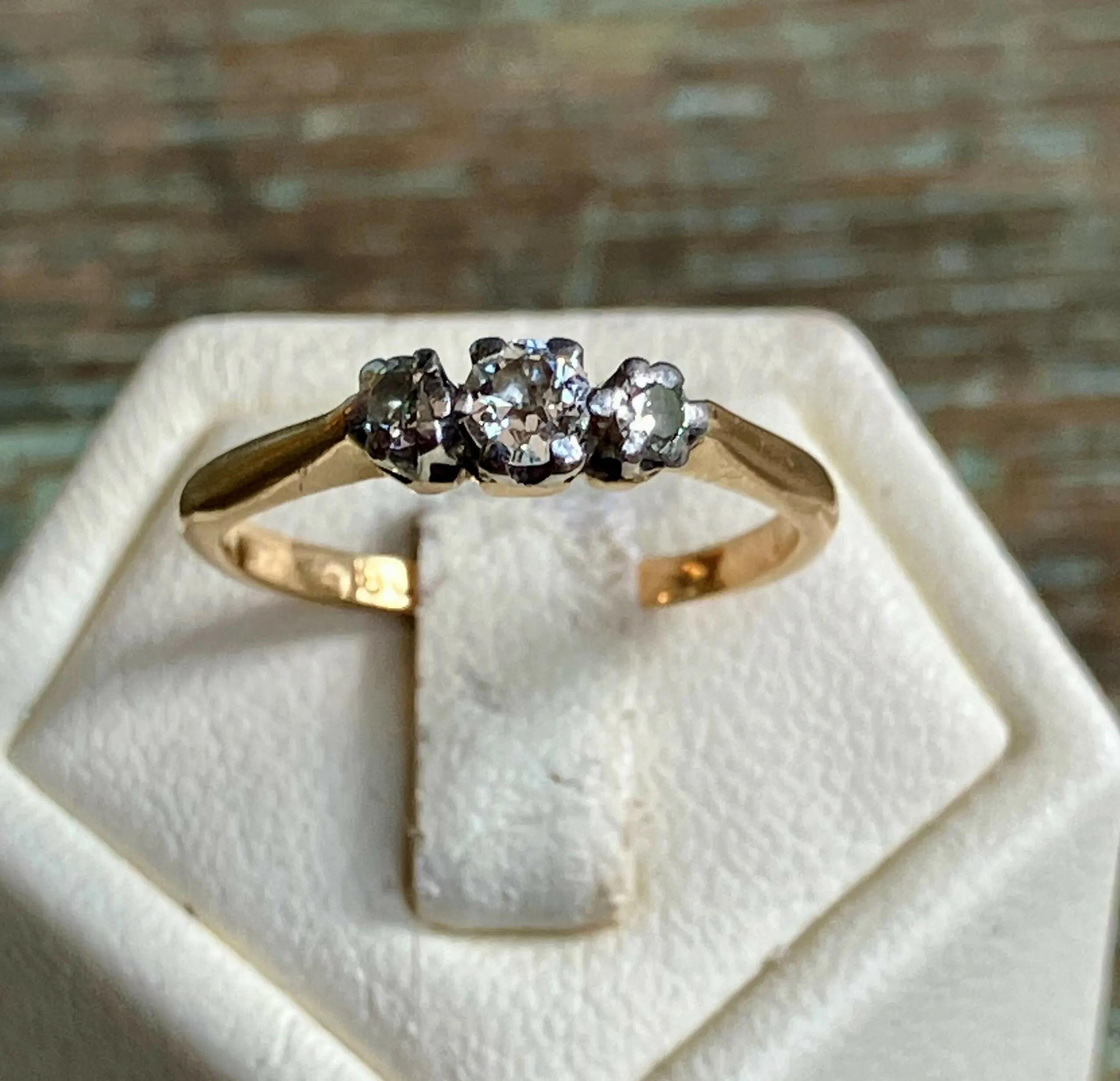 18ct Gold & Platinum Trilogy Diamond Ring | Size J