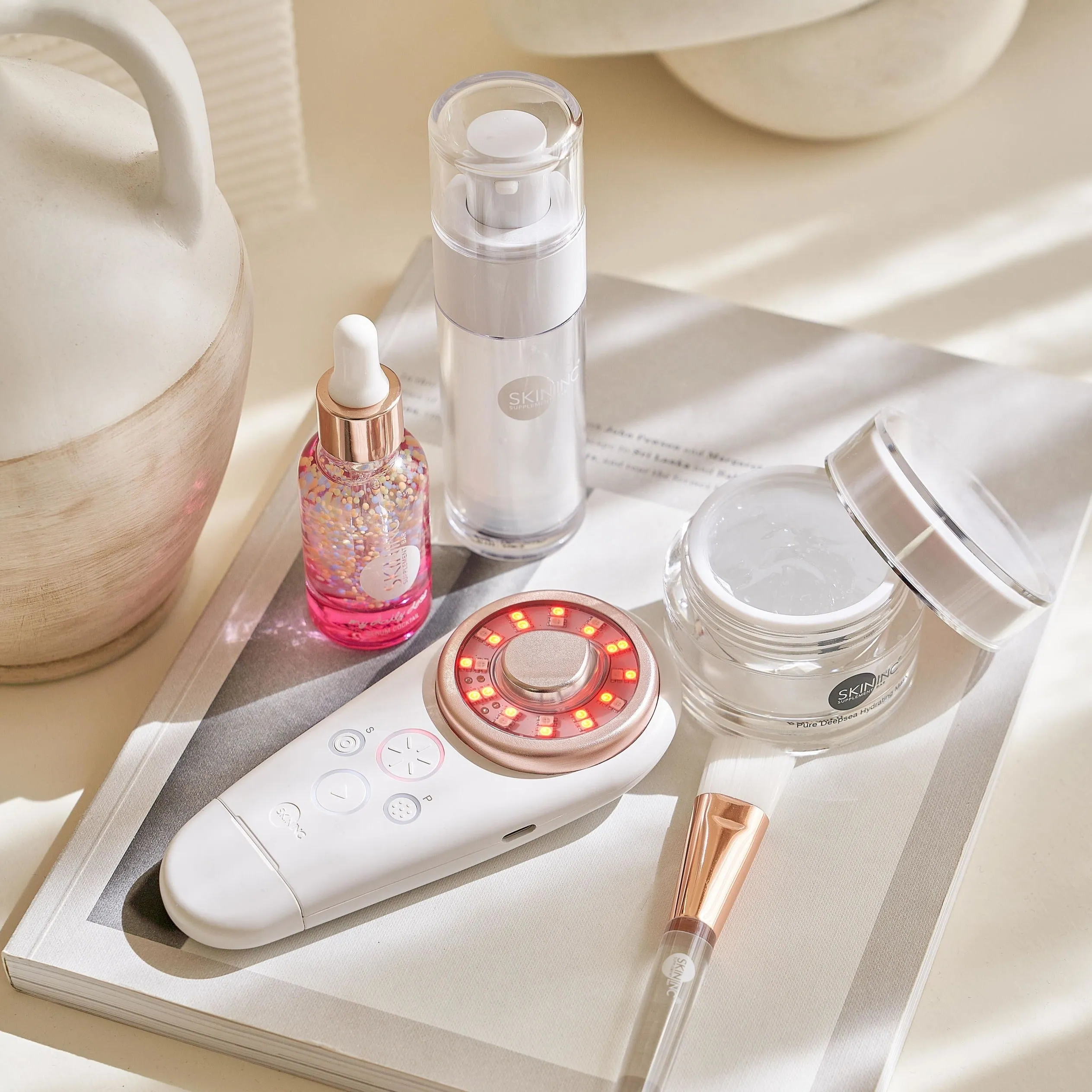 Tri-Light™  SABI AI LED Device (White) Facial in a Flash Set